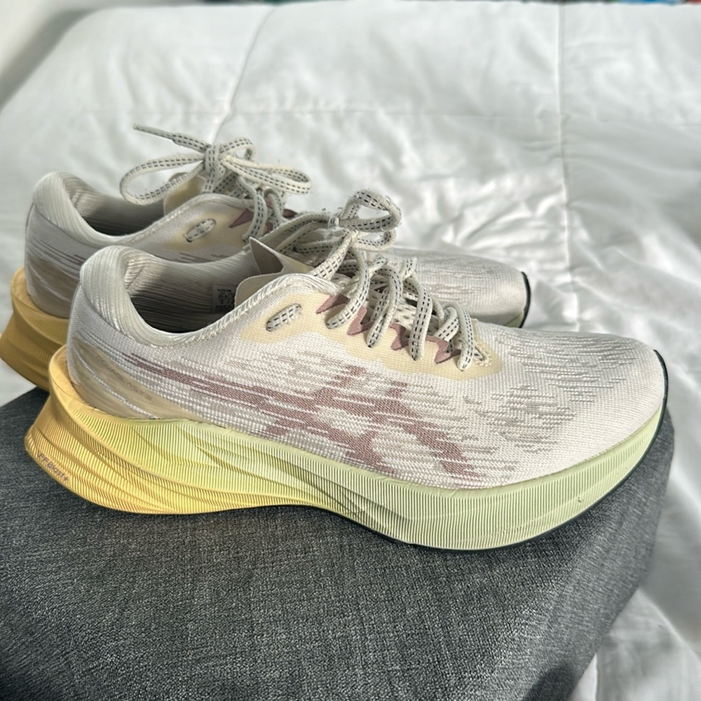 ASICS Novablast 3